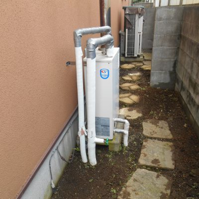 寒くなる前に・・・給湯器を取り替えておきます