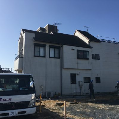 屋根の改修工事（葺き替え工事）が始まります