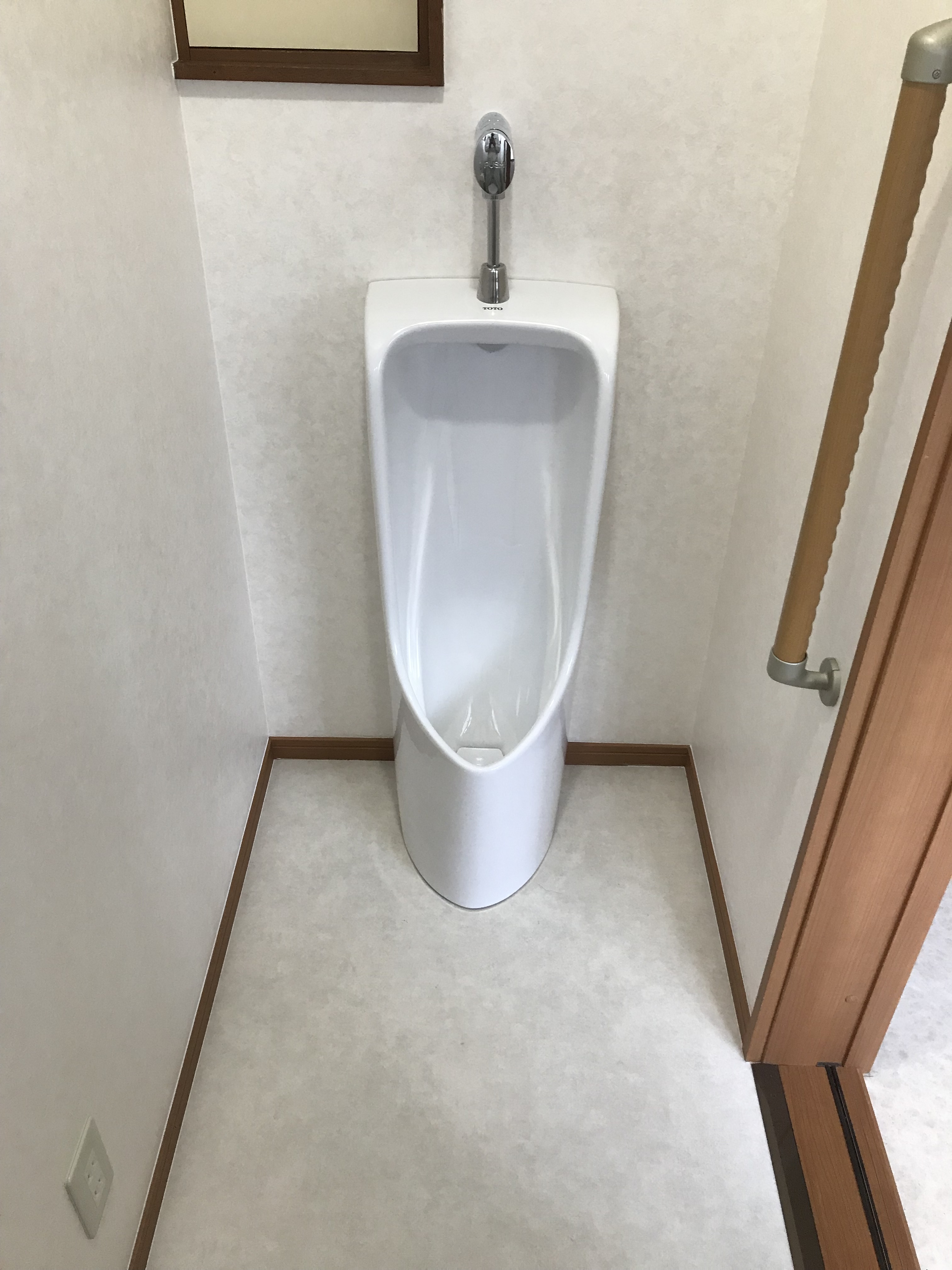 男性にうれしい小便器のあるトイレのリフォームが完了しました。 スタッフブログ 宇都宮市のリフォーム