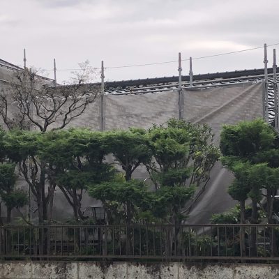 屋根のリフォーム：雨漏りでお悩みのお客様、かわら屋根から板金屋根に変更