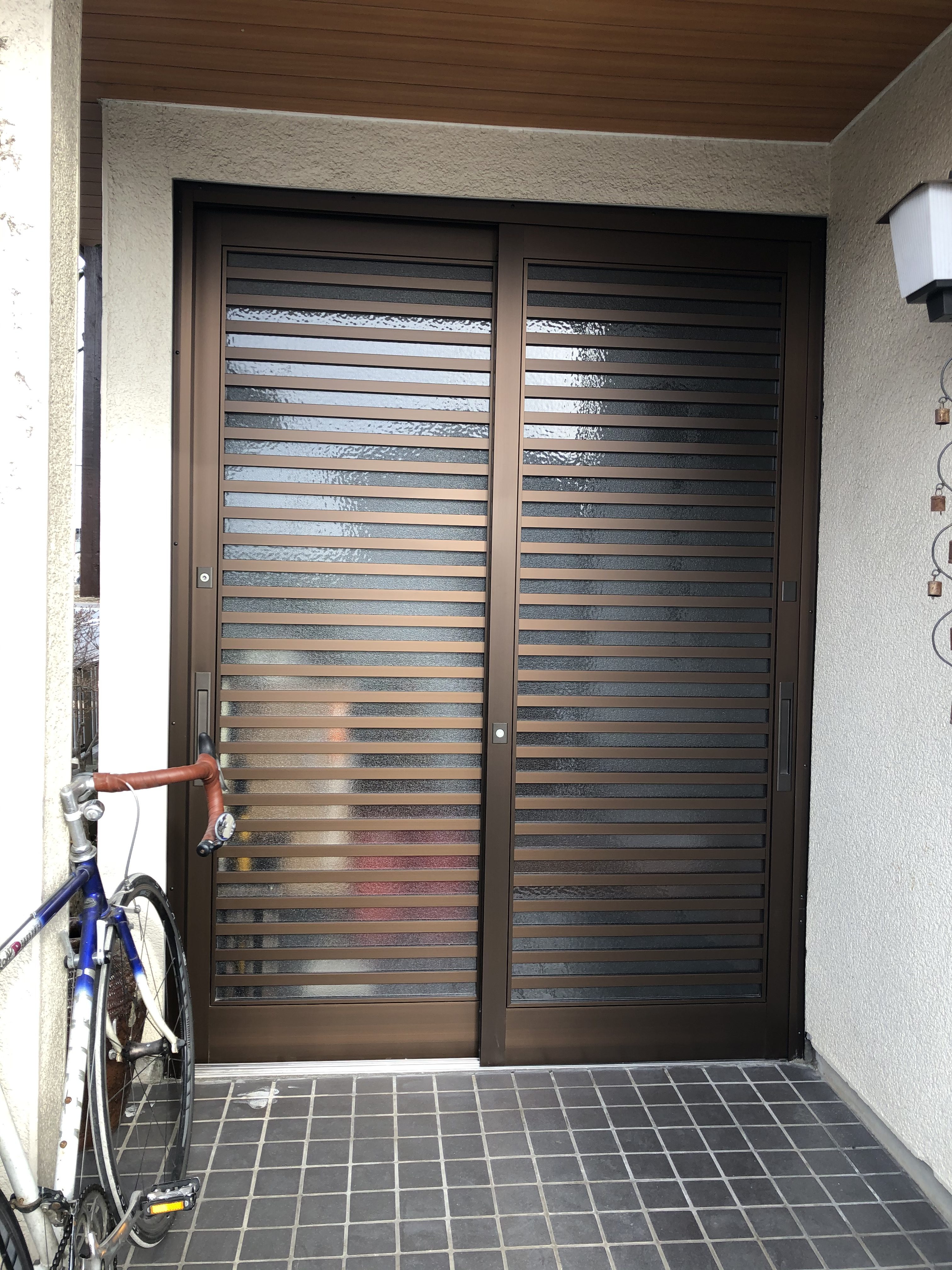 木製の玄関引き違い戸を新しいアルミ製に取り換えました スタッフブログ 宇都宮市のリフォーム、リノベーション専門店｜住まいる工務店