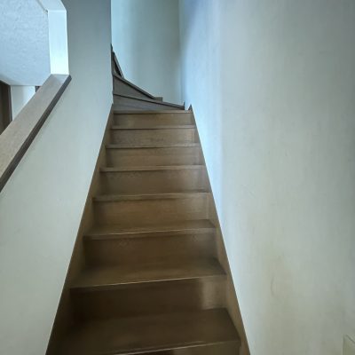 階段に手摺の設置で不安を解消し安全で快適な暮らしへ♪