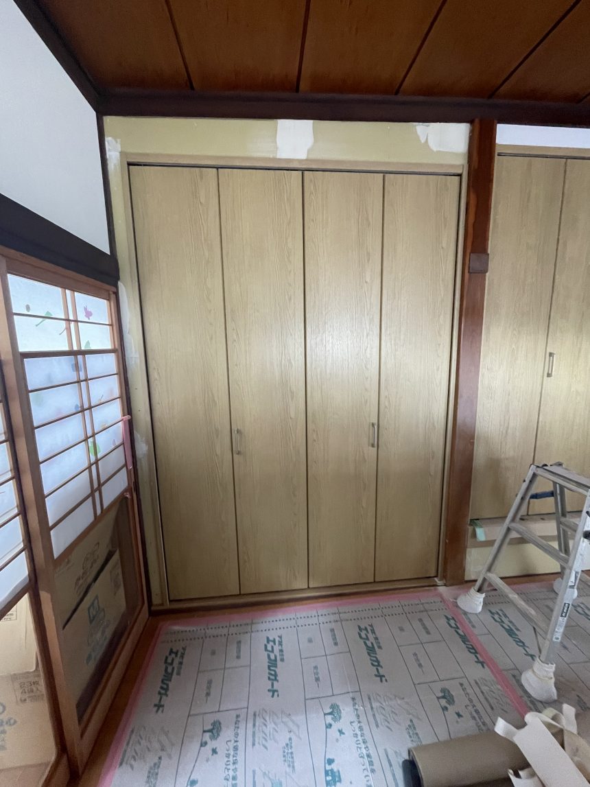 床の間をクローゼットにリフォーム