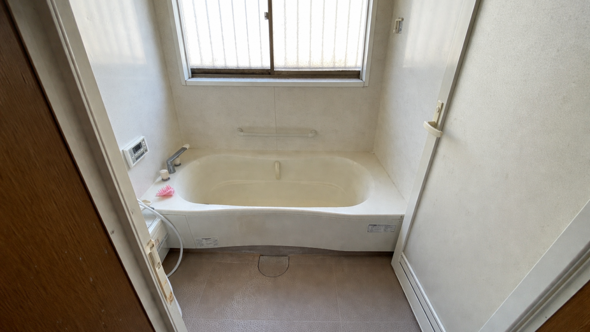 住まいる工務店「お客さまの声」：ユニットバスの窓の位置を見直して断熱性と防犯性を向上｜浴室リフォーム施工事例